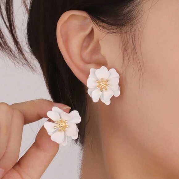 White Flower Studs Earrings - Picture 1 of 7